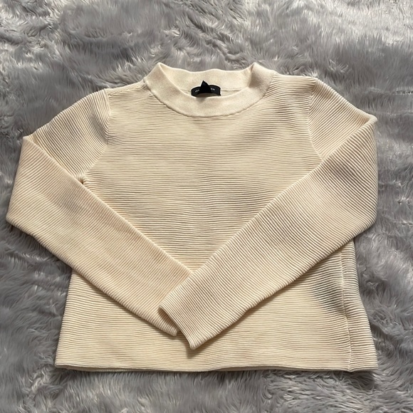 Club Monaco Sweaters - Club Monaco cream, ribbed cropped crew neck sweater
